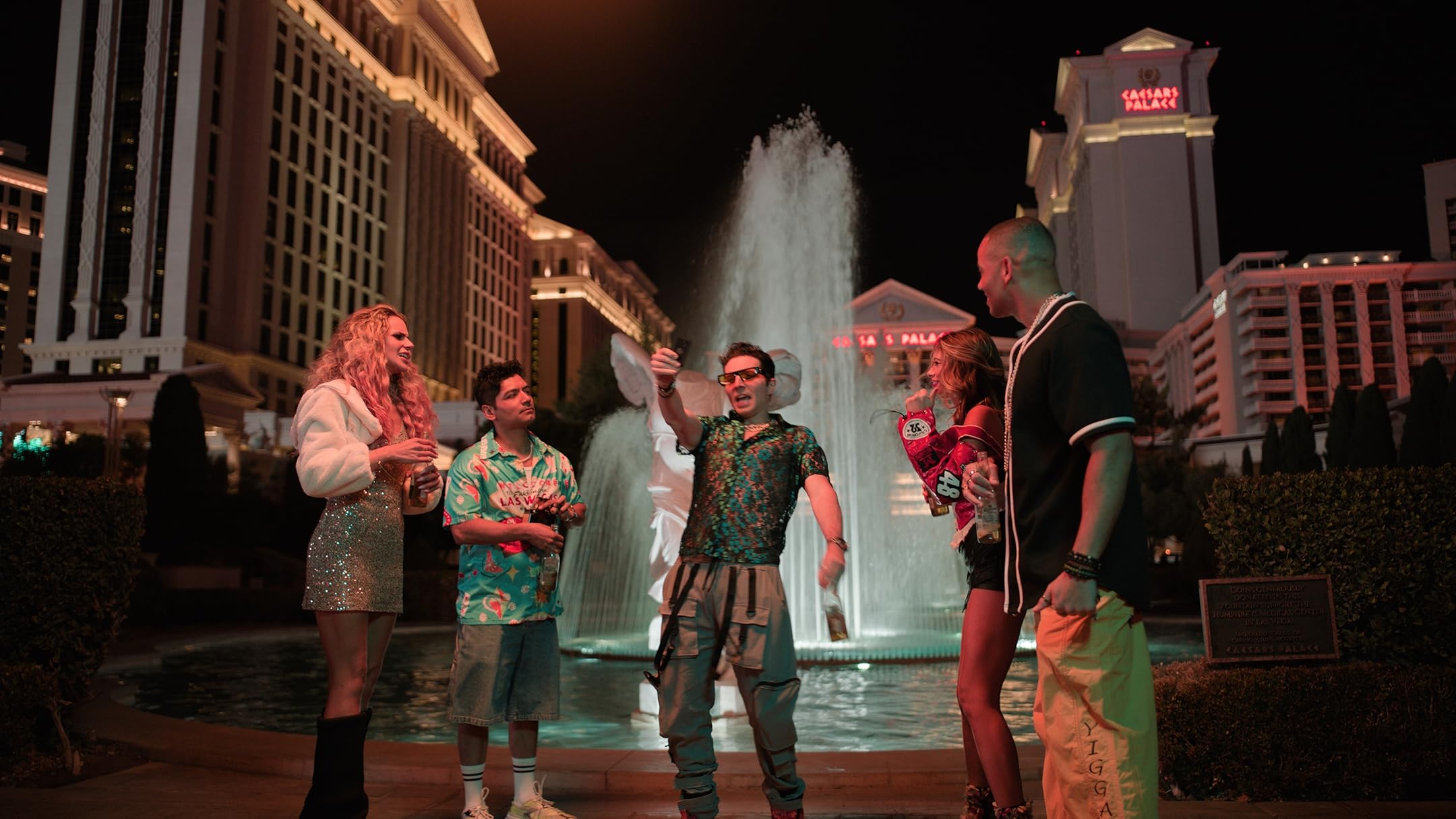 Mirreyes contra Godínez: Las Vegas: trabajo, amor y caos en la ciudad del juego
