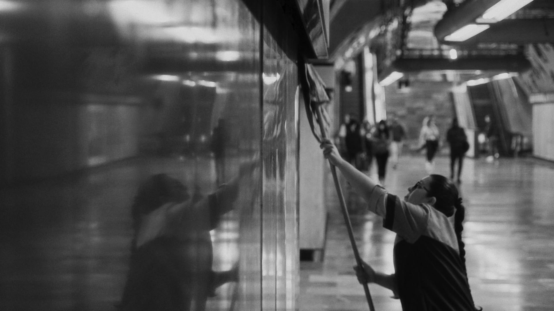 Tratado de Invisibilidad: Voces que Rompen el Silencio